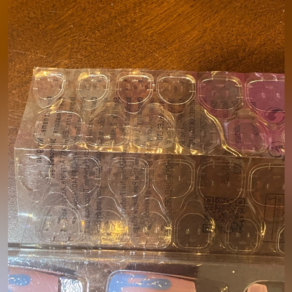 NWT take home nail art kit includes many nails, the adhesives dual emery board - Picture 12 of 15